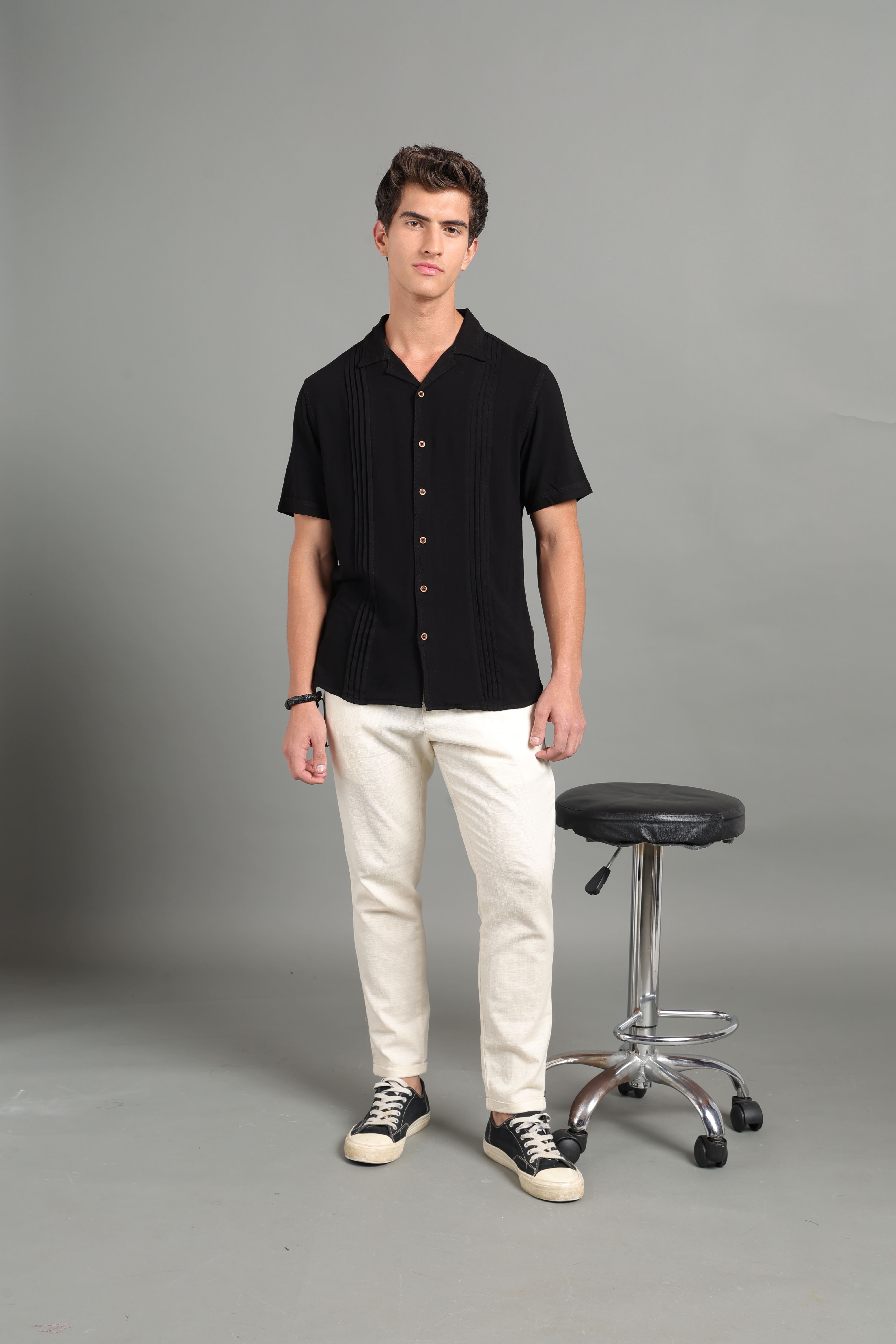 IDENTITI Men Slim Fit Lapel Collar Solid Shirt In Black.