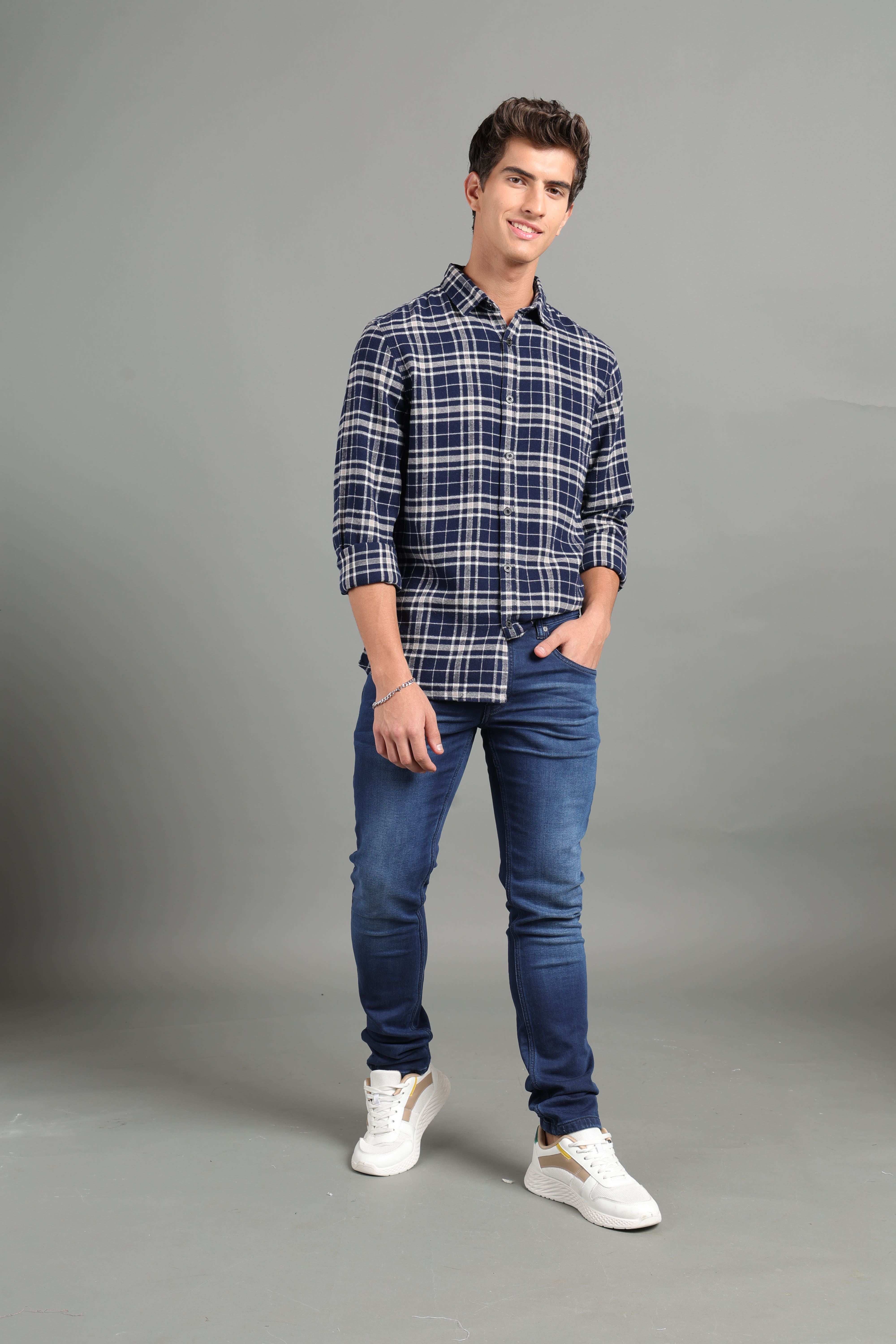 IDENTITI Men Slim Fit Regular Collar Checks Shirt In Navy.