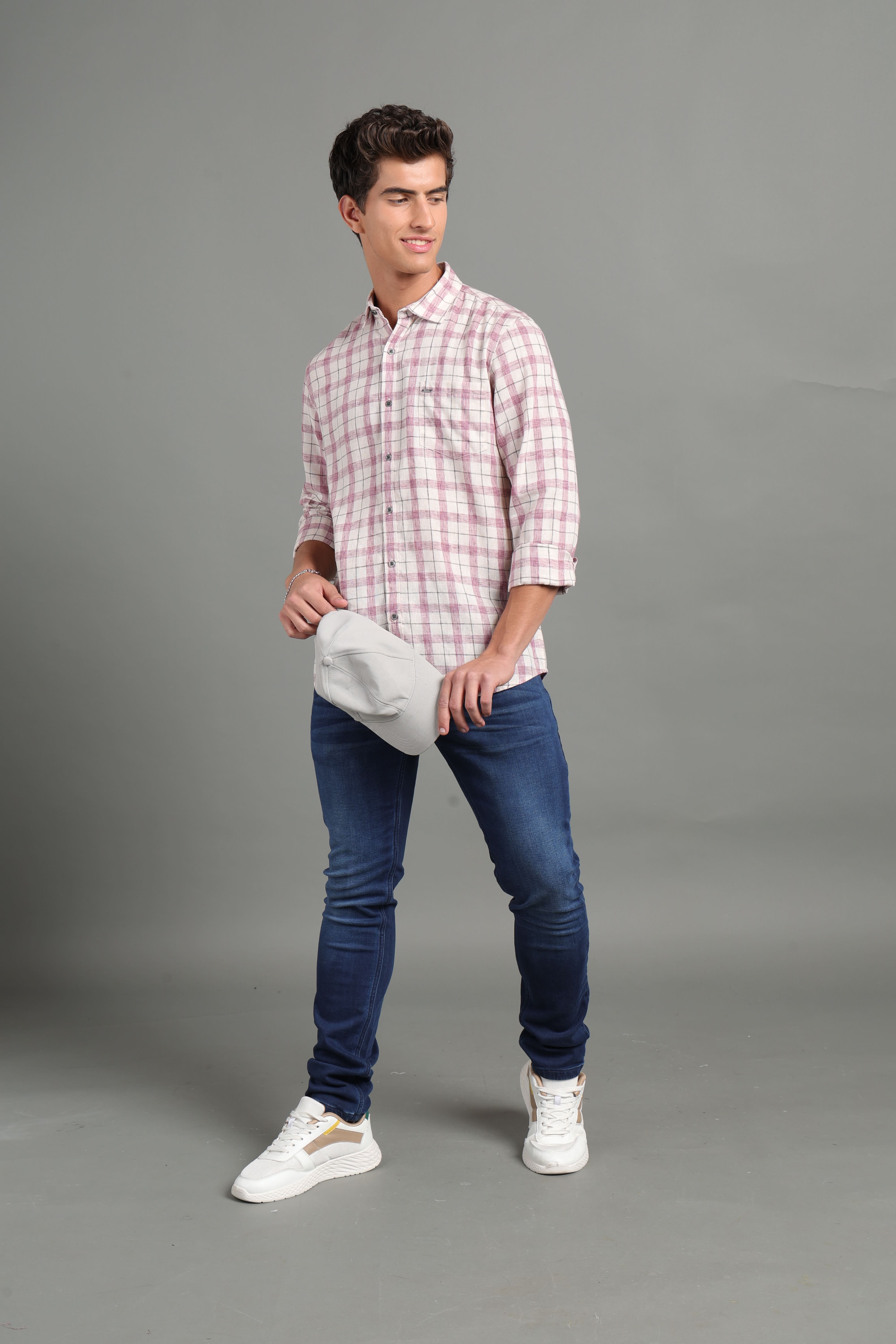 IDENTITI Men Slim Fit Regular Collar Checks Shirt In Purple.