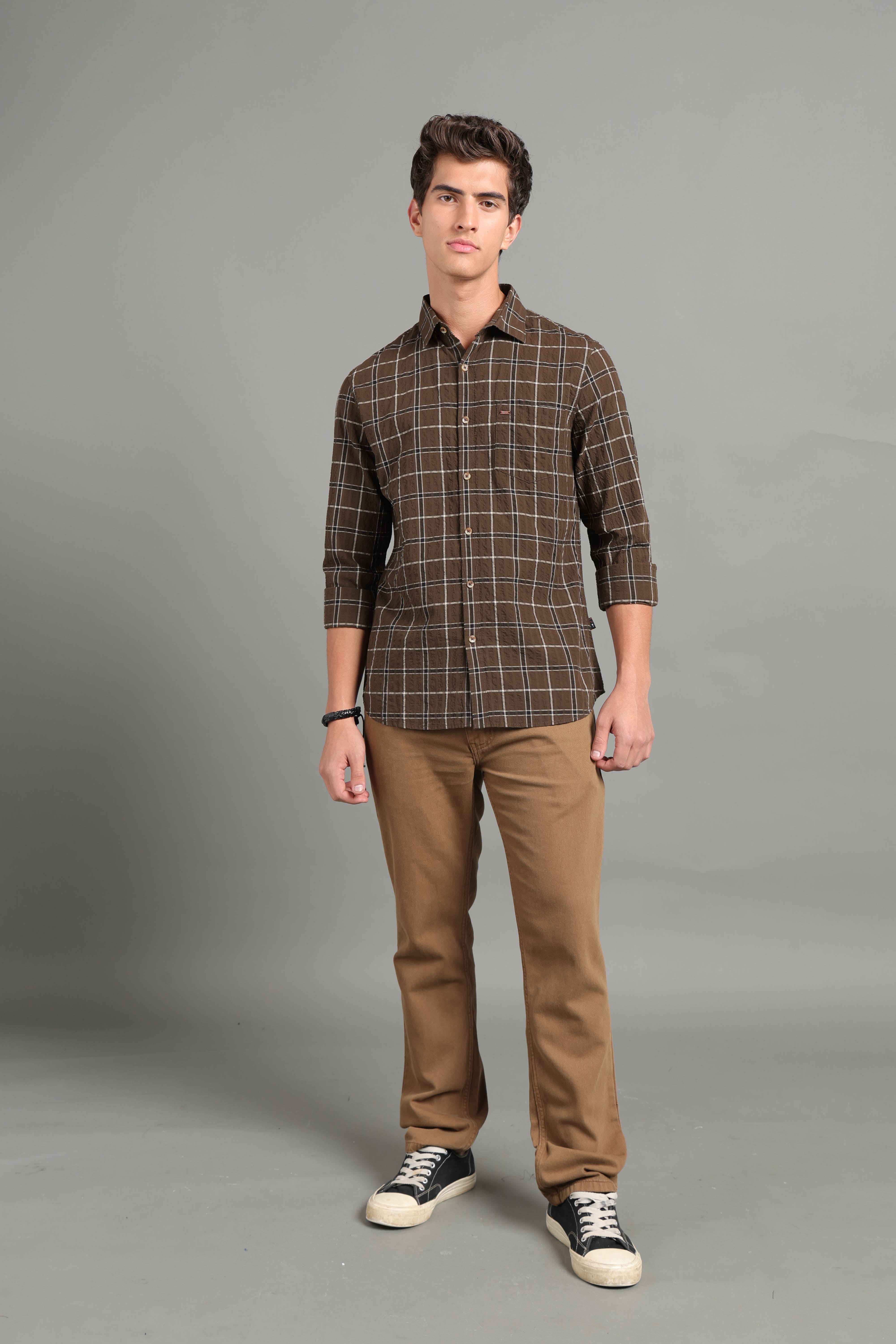 IDENTITI Men Slim Fit Regular Collar Checks Shirt In Brown.