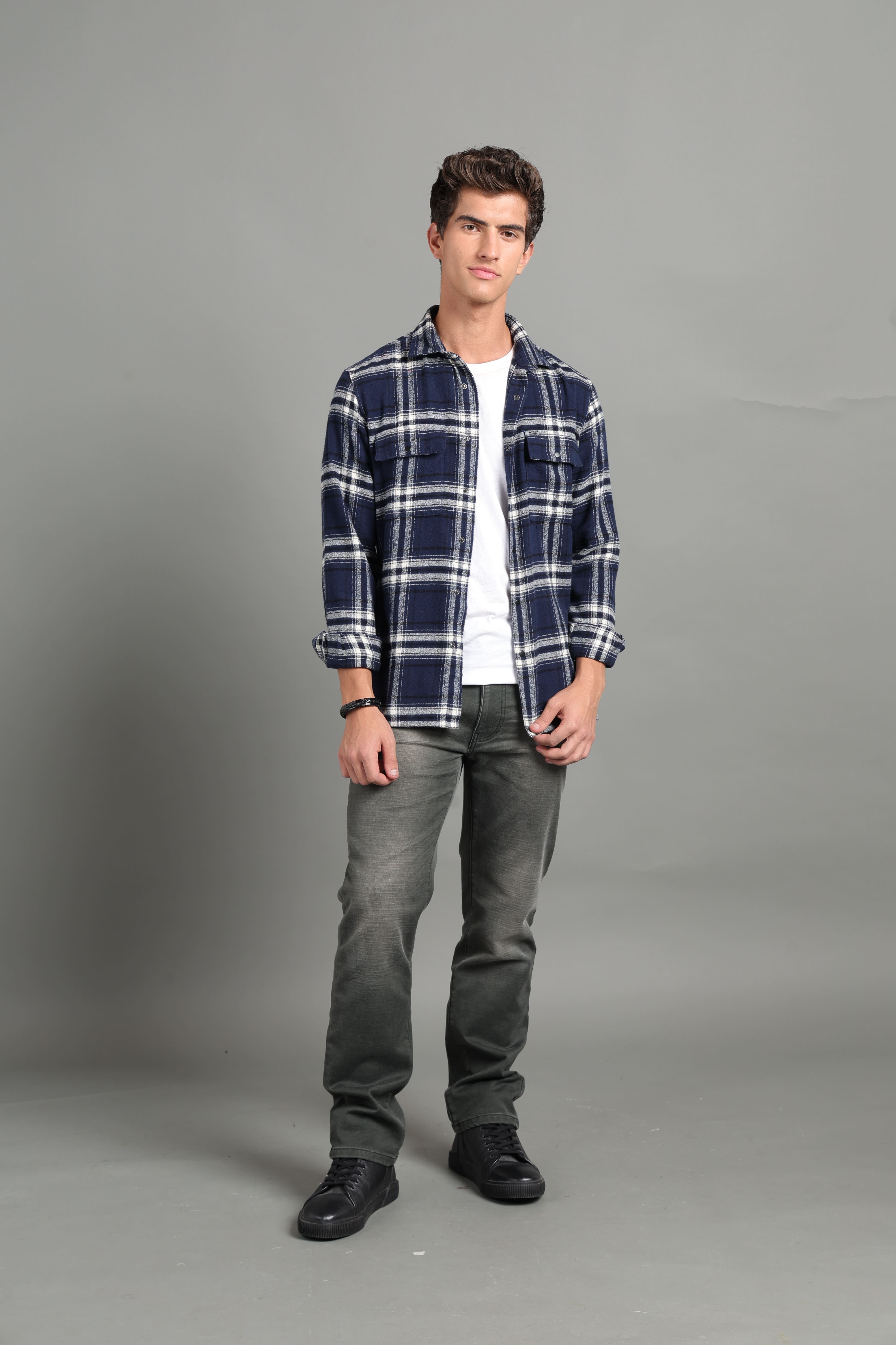 IDENTITI Men Slim Fit Regular Collar Checks Shacket In Navy.
