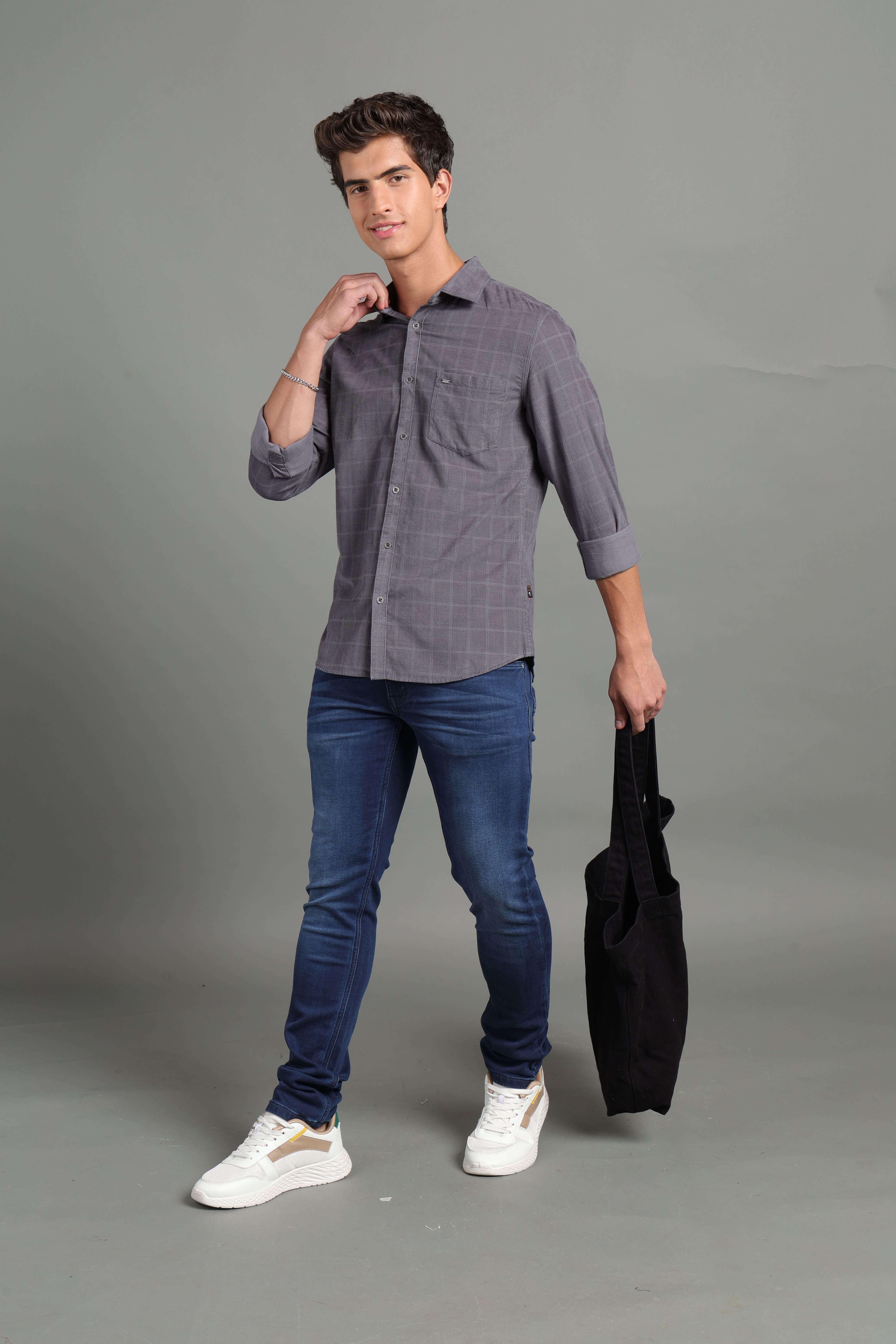 IDENTITI Men Slim Fit Regular Collar Solid Shirt In Grey.