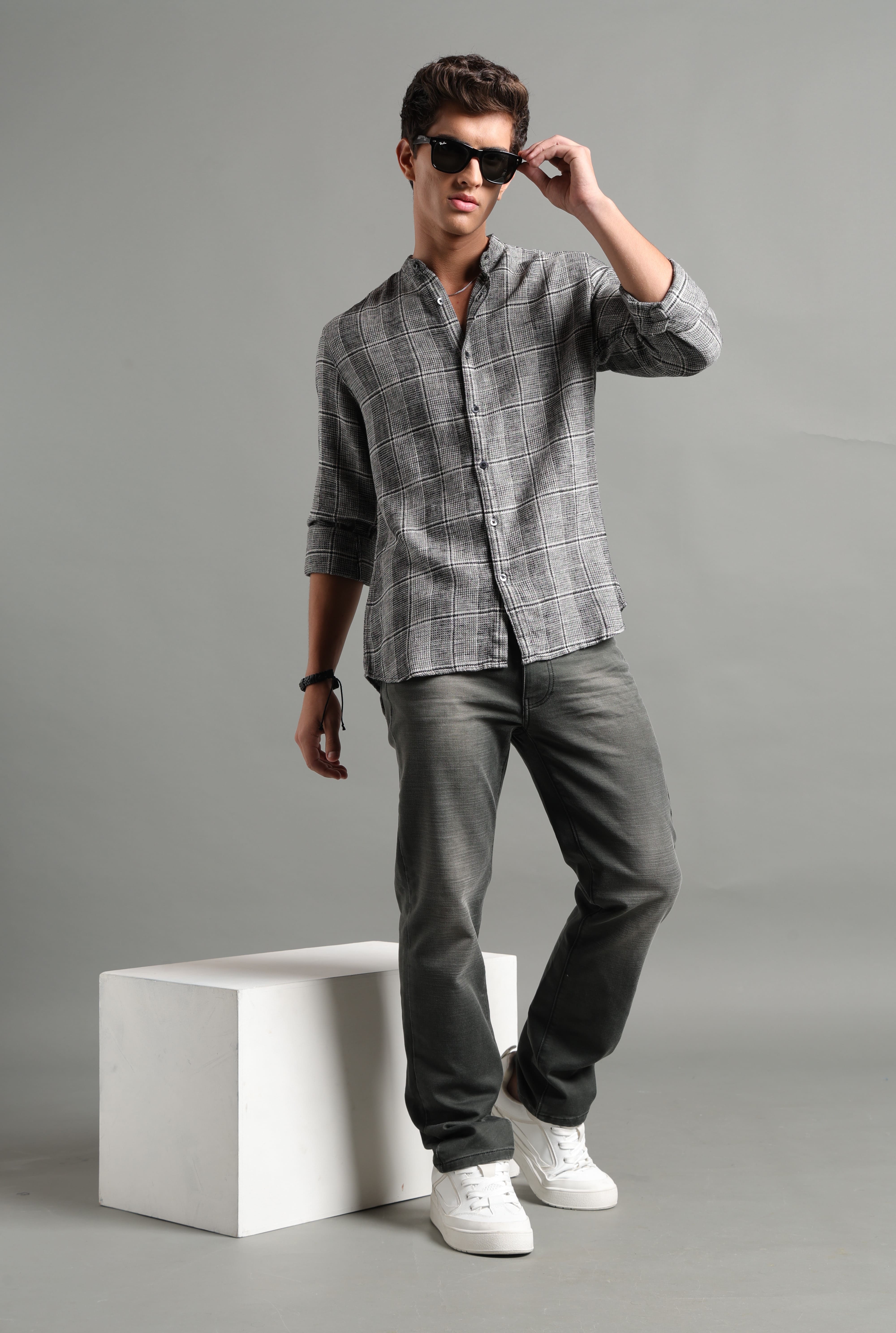 IDENTITI Men Slim Fit Mandarin Collar Checks Shirt In Black.