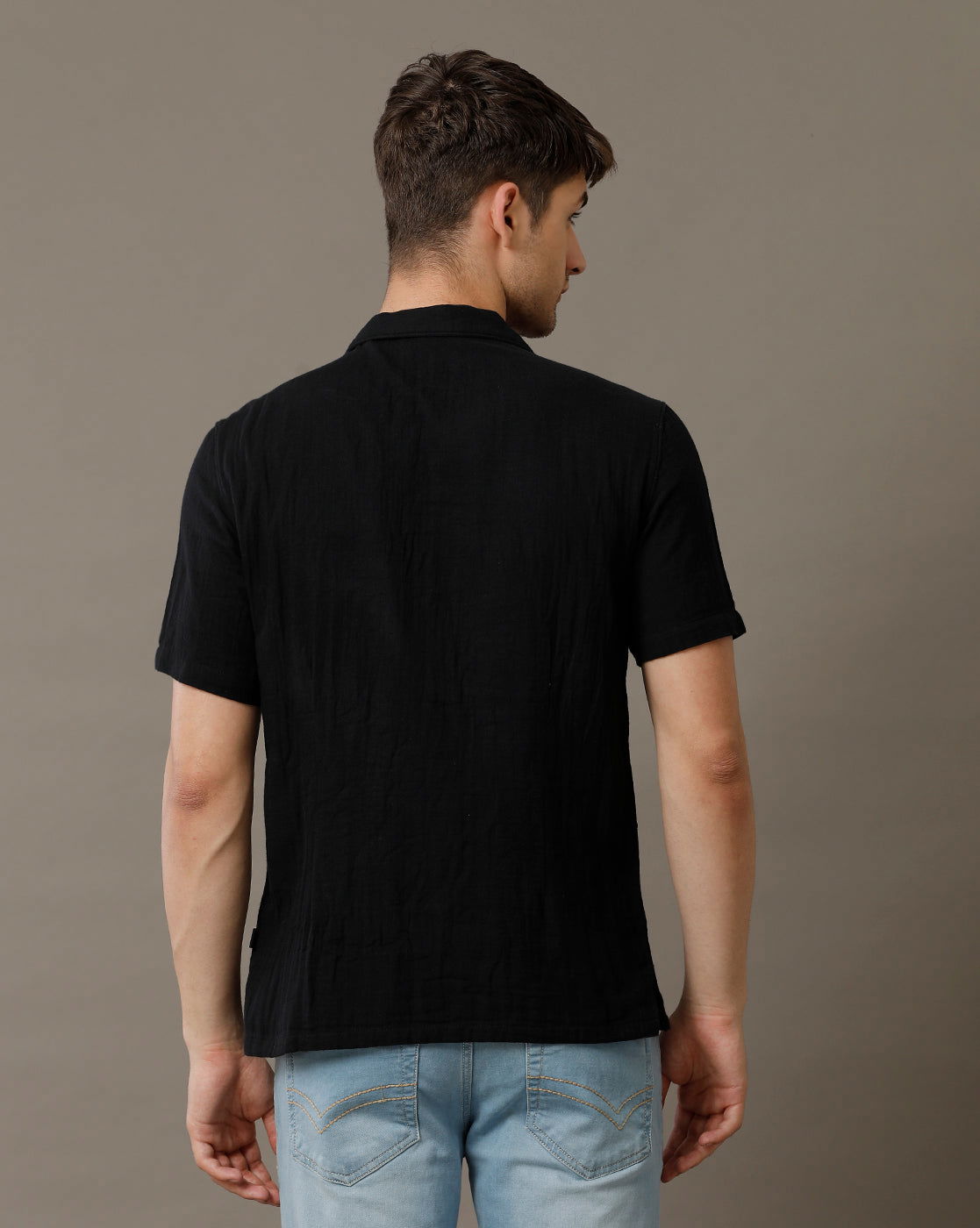 IDENTITI Men Slim Fit Cuban Collar Solid Shirt In Black.