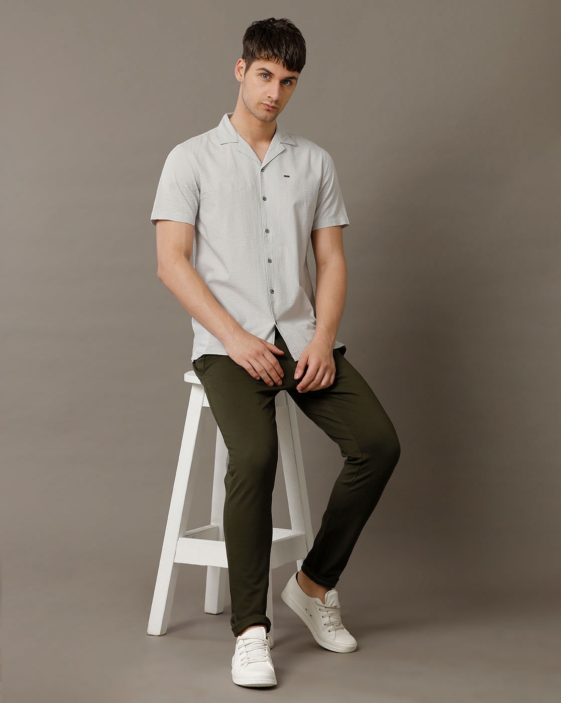 IDENTITI Men Slim Fit Cuban Collar Solid Shirt In Grey.
