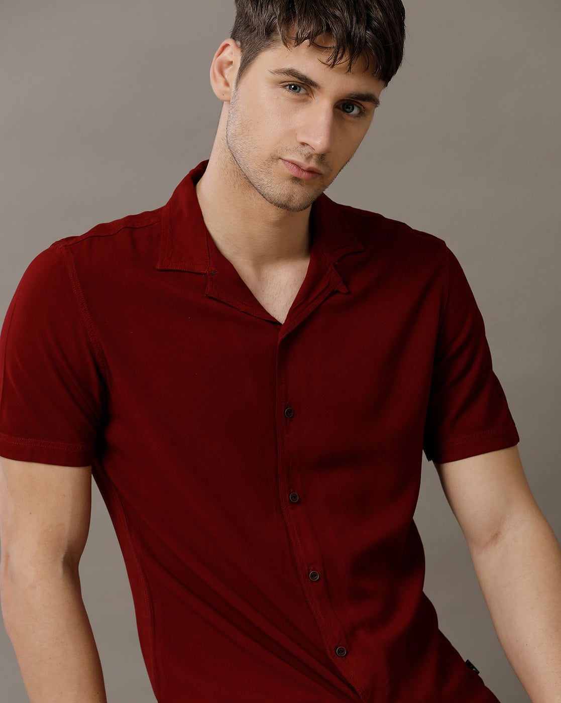 IDENTITI Men Slim Fit Cuban Collar Solid Shirt In Maroon.