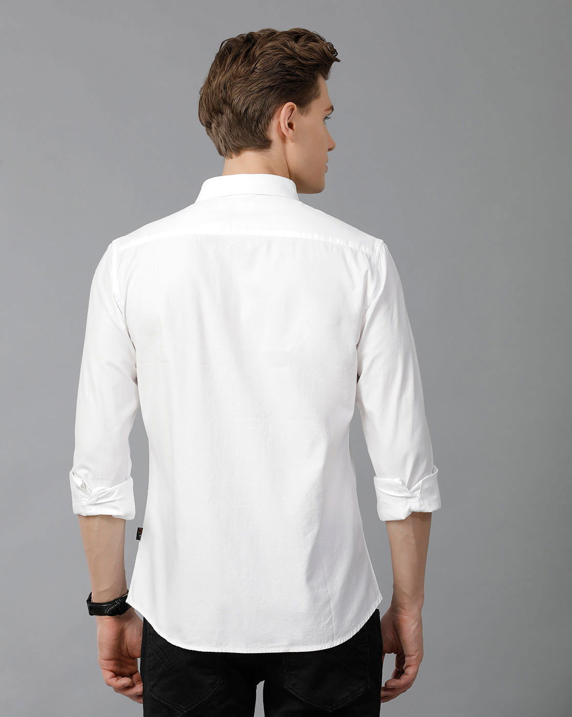 IDENTITI Men Slim Fit Cut Away Collar Solid Shirt In White