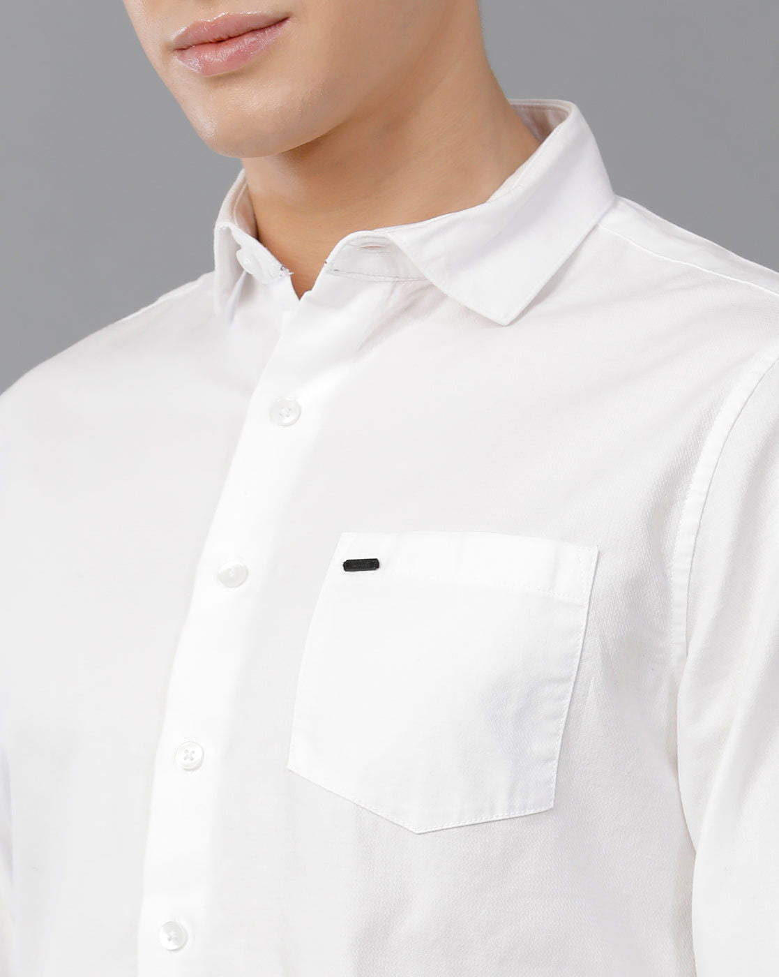 IDENTITI Men Slim Fit Cut Away Collar Solid Shirt In White