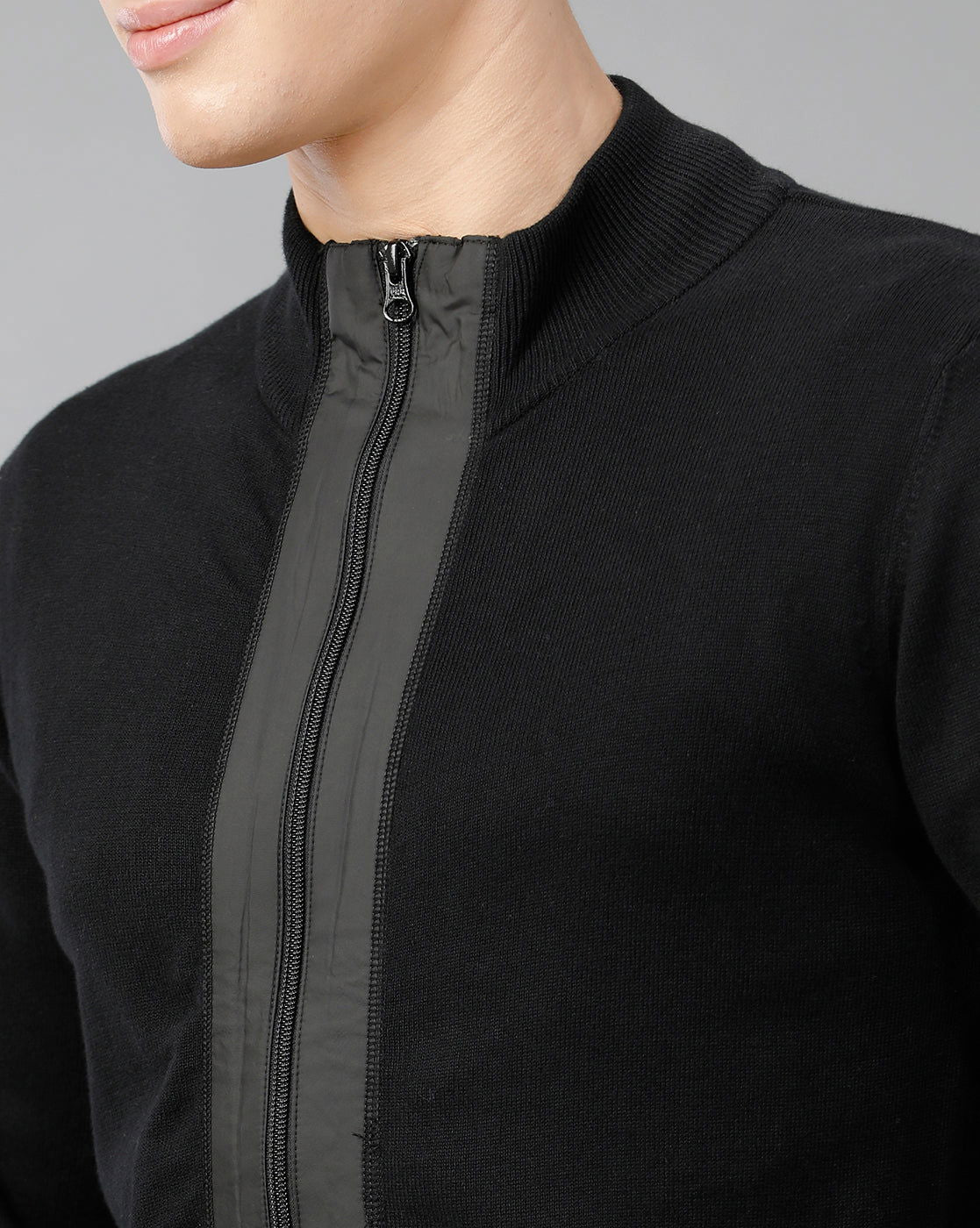 IDENTITI Men Slim Fit High Neck Flat Knit In Black