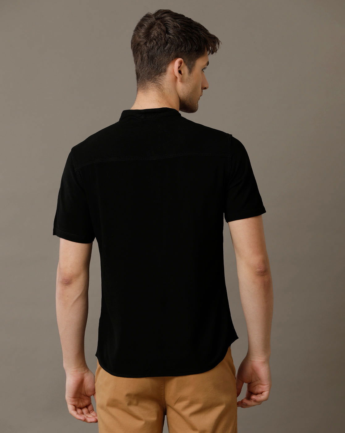 IDENTITI Men Slim Fit Mandarin Collar Solid Shirt In Black.