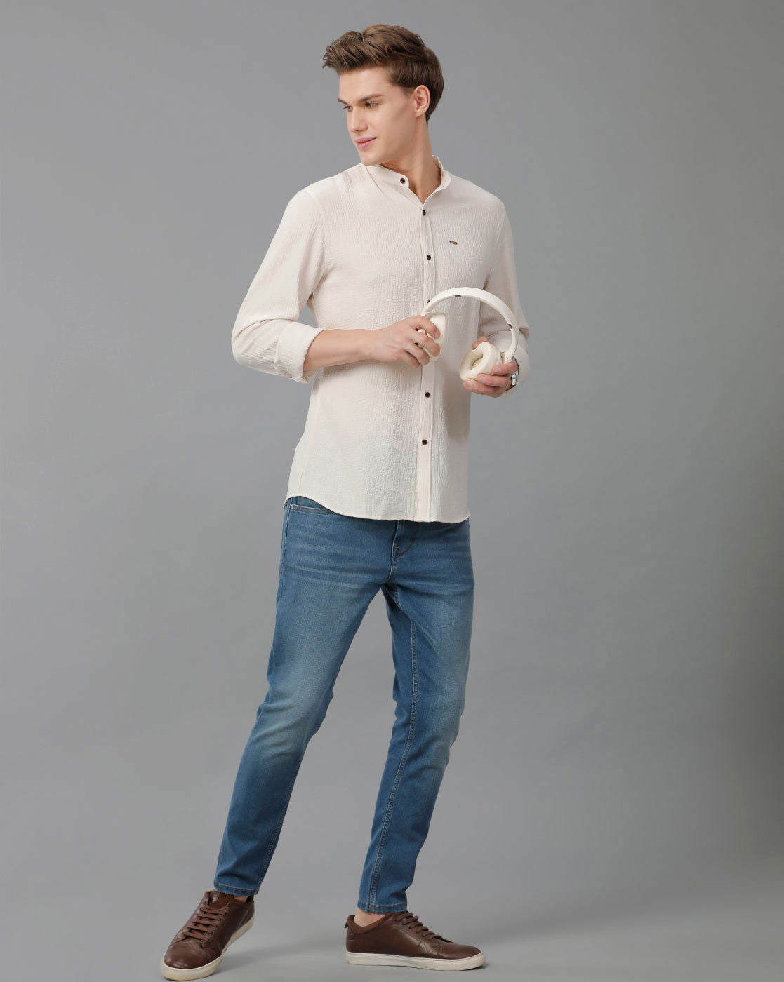 IDENTITI Men Slim Fit Mandarin Collar Solid Shirt In Cream