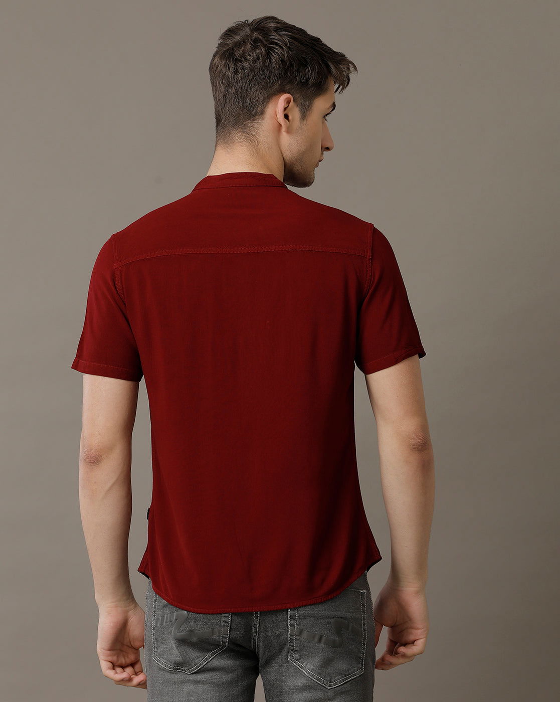 IDENTITI Men Slim Fit Mandarin Collar Solid Shirt In Maroon.