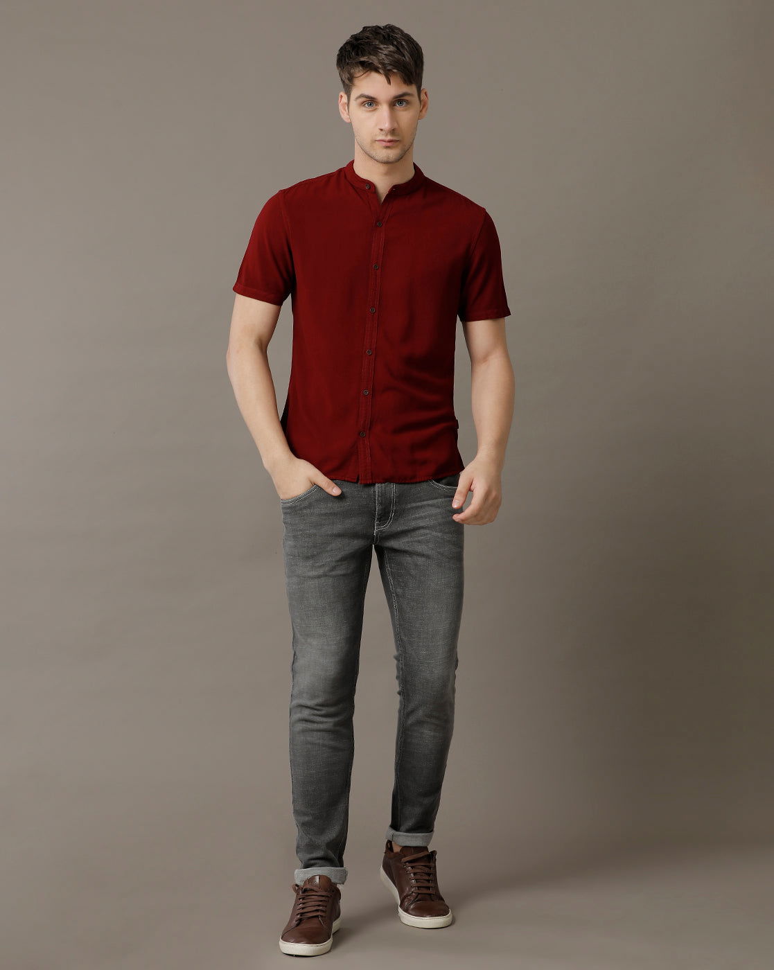 IDENTITI Men Slim Fit Mandarin Collar Solid Shirt In Maroon.