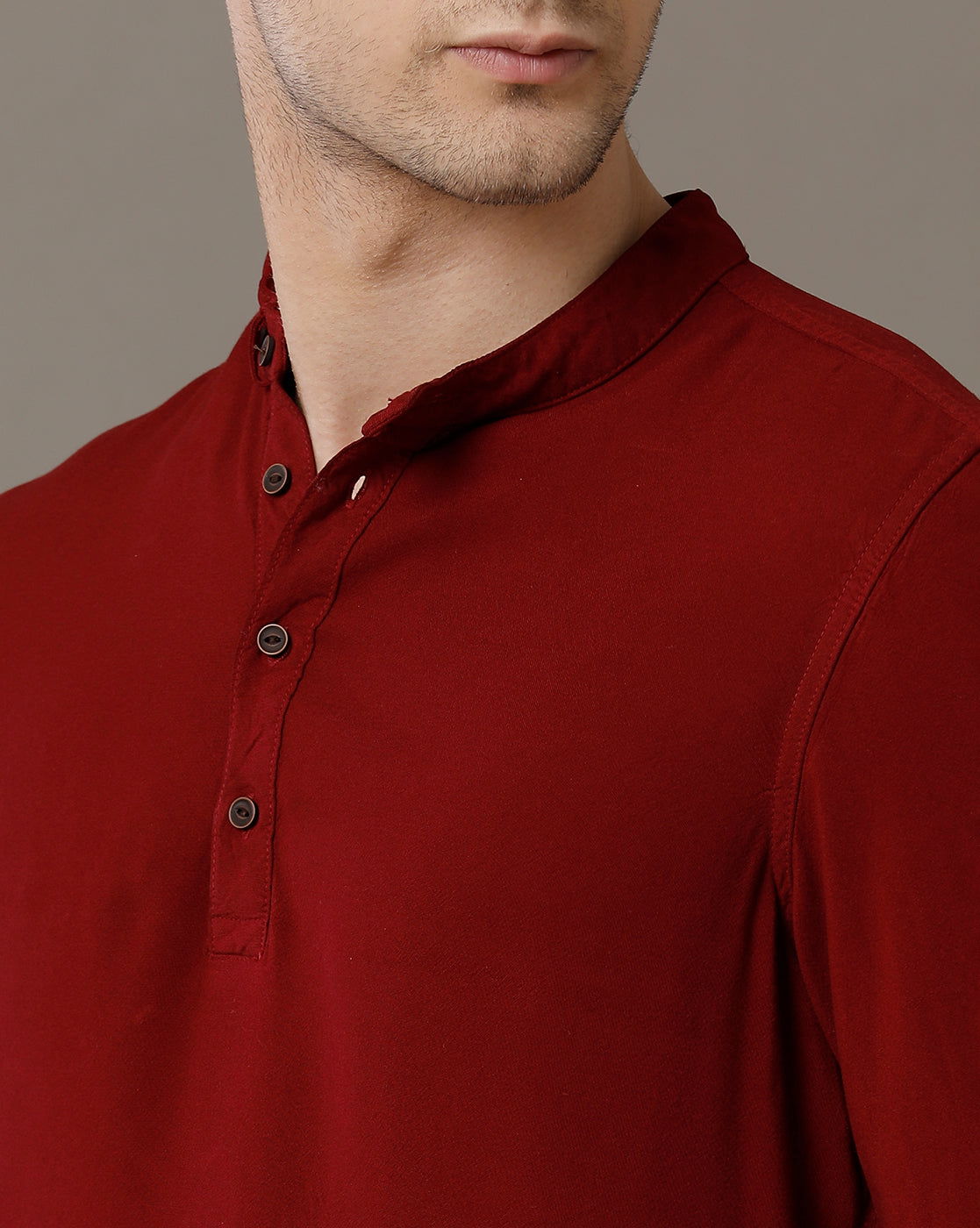 IDENTITI Men Slim Fit Mandarin Collar Solid Shirt In Maroon.