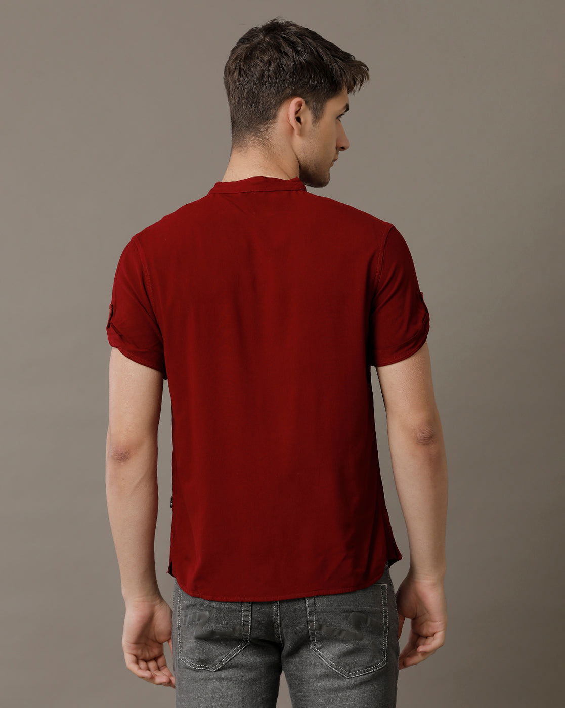 IDENTITI Men Slim Fit Mandarin Collar Solid Shirt In Maroon.
