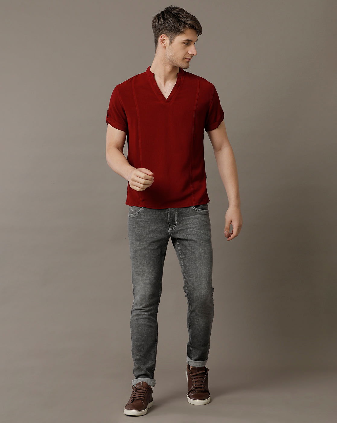 IDENTITI Men Slim Fit Mandarin Collar Solid Shirt In Maroon.