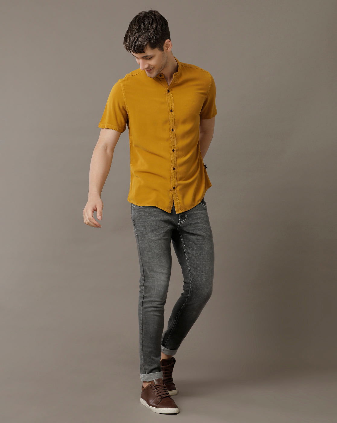 IDENTITI Men Slim Fit Mandarin Collar Solid Shirt In Mustard.