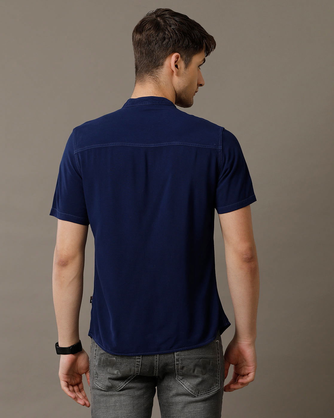IDENTITI Men Slim Fit Mandarin Collar Solid Shirt In Navy.