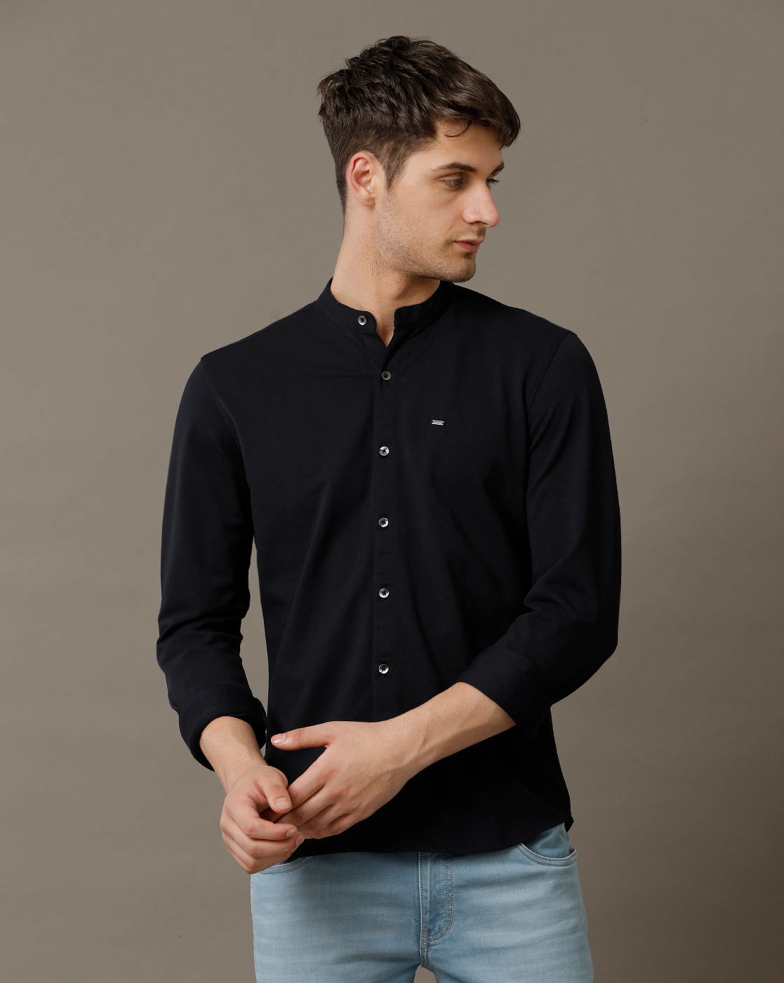 IDENTITI Men Slim Fit Mandarin Collar Solid Shirt In Navy.
