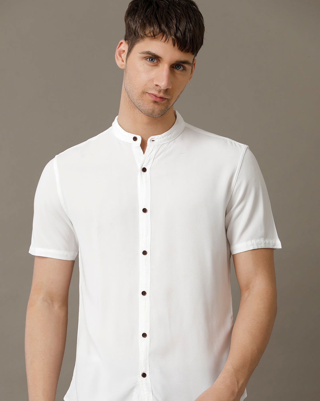 IDENTITI Men Slim Fit Mandarin Collar Solid Shirt In White.