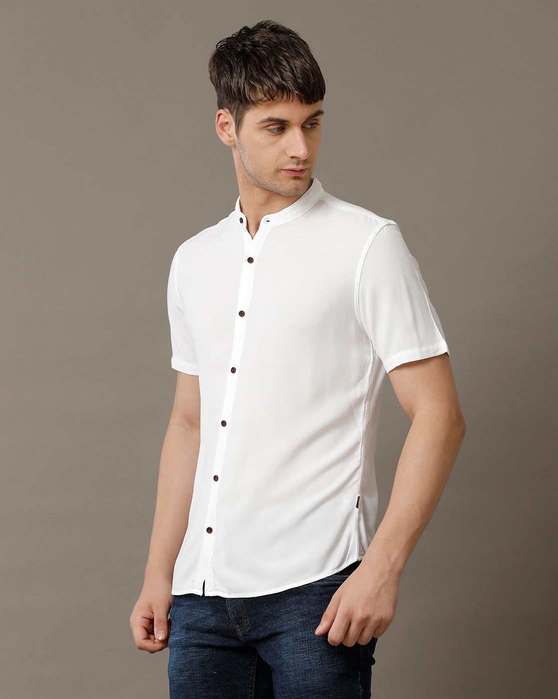 IDENTITI Men Slim Fit Mandarin Collar Solid Shirt In White.