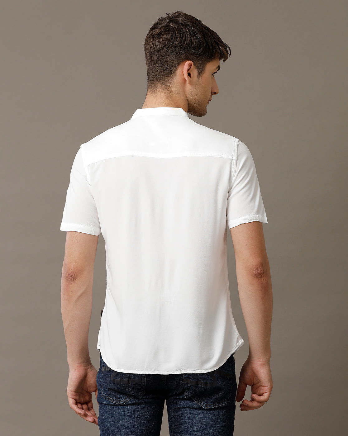 IDENTITI Men Slim Fit Mandarin Collar Solid Shirt In White.