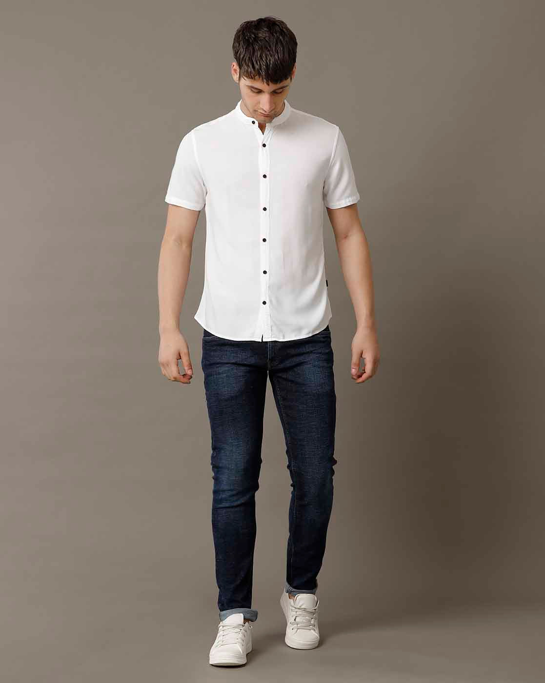 IDENTITI Men Slim Fit Mandarin Collar Solid Shirt In White.