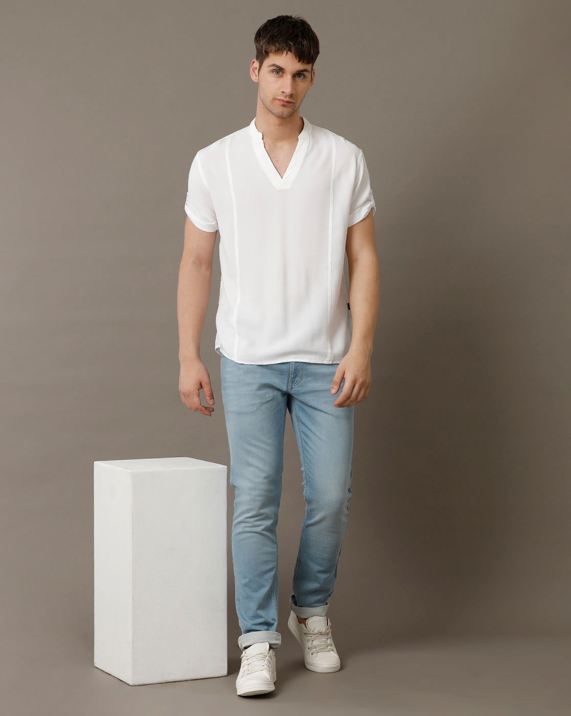 IDENTITI Men Slim Fit Mandarin Collar Solid Shirt In White.