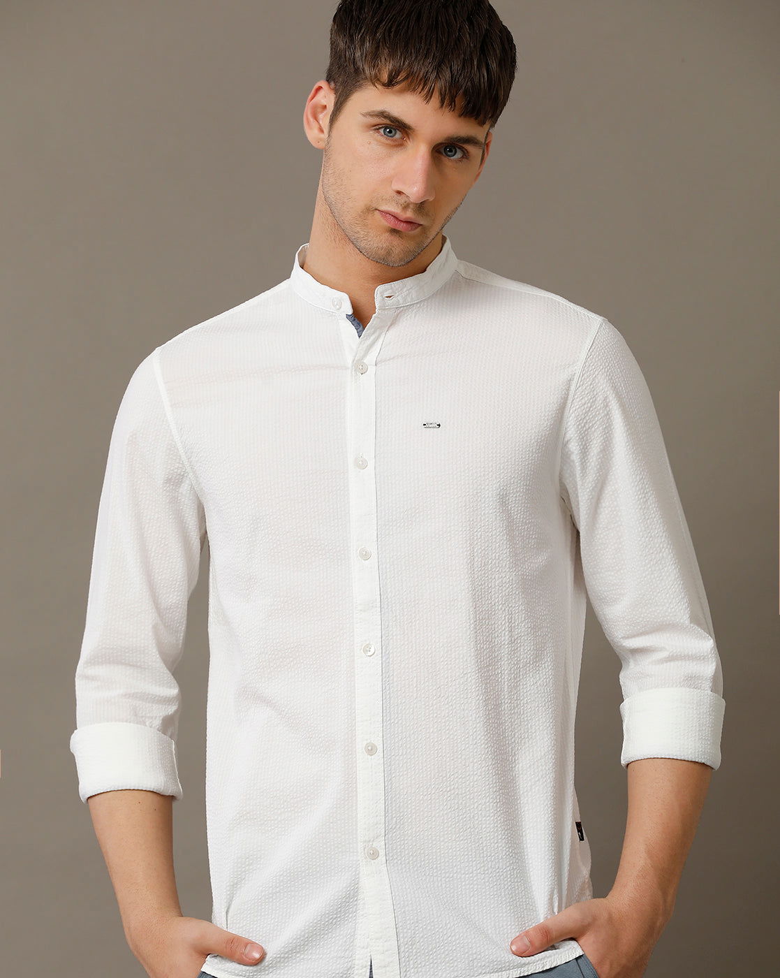 IDENTITI Men Slim Fit Mandarin Collar Solid Shirt In White.