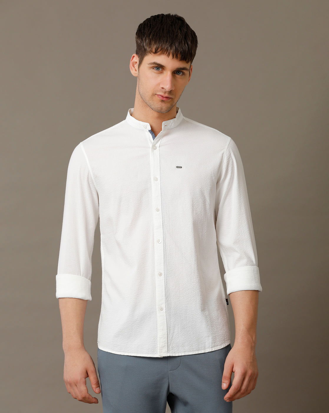 IDENTITI Men Slim Fit Mandarin Collar Solid Shirt In White.