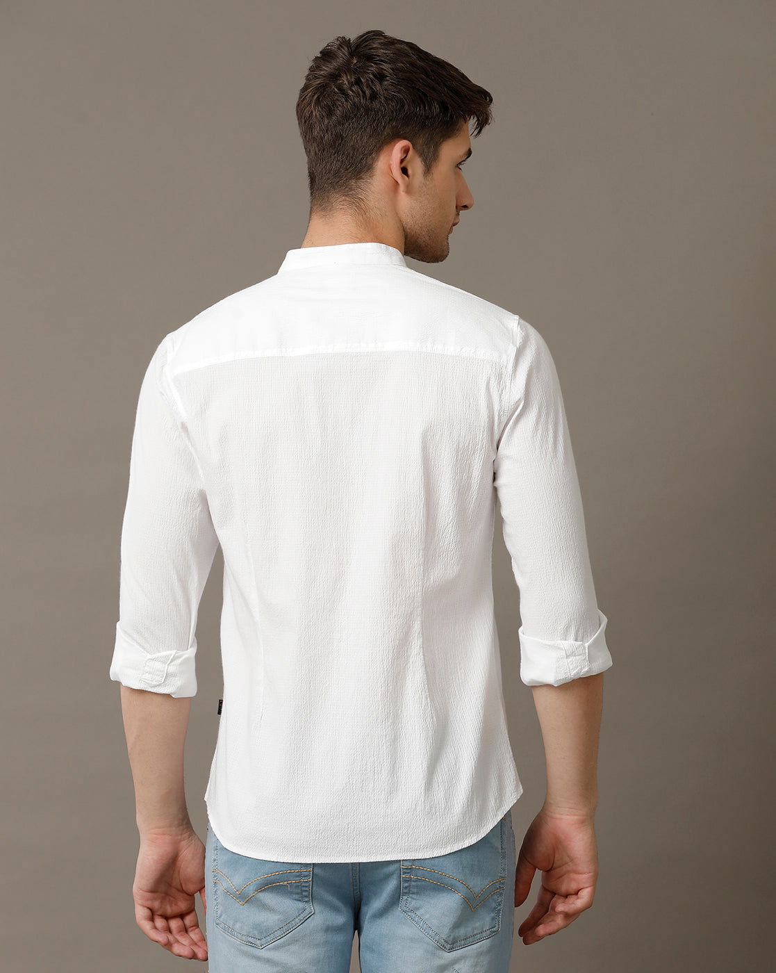 IDENTITI Men Slim Fit Mandarin Collar Solid Shirt In White.