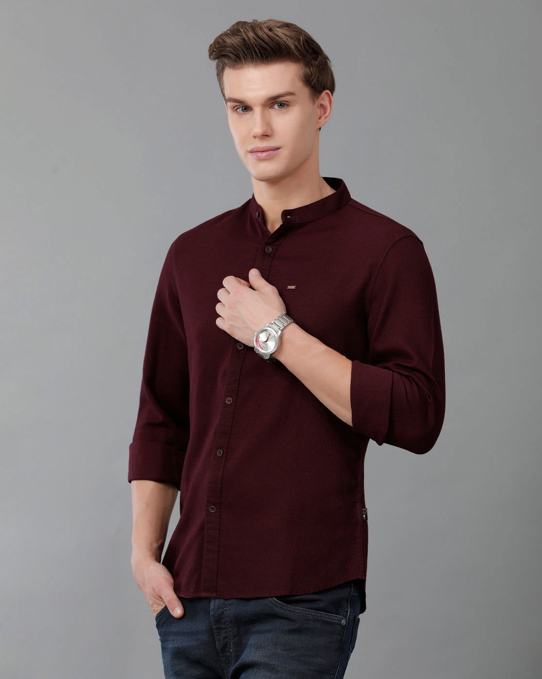 IDENTITI Men Slim Fit Mandarin Collar Solid Shirt In Wine