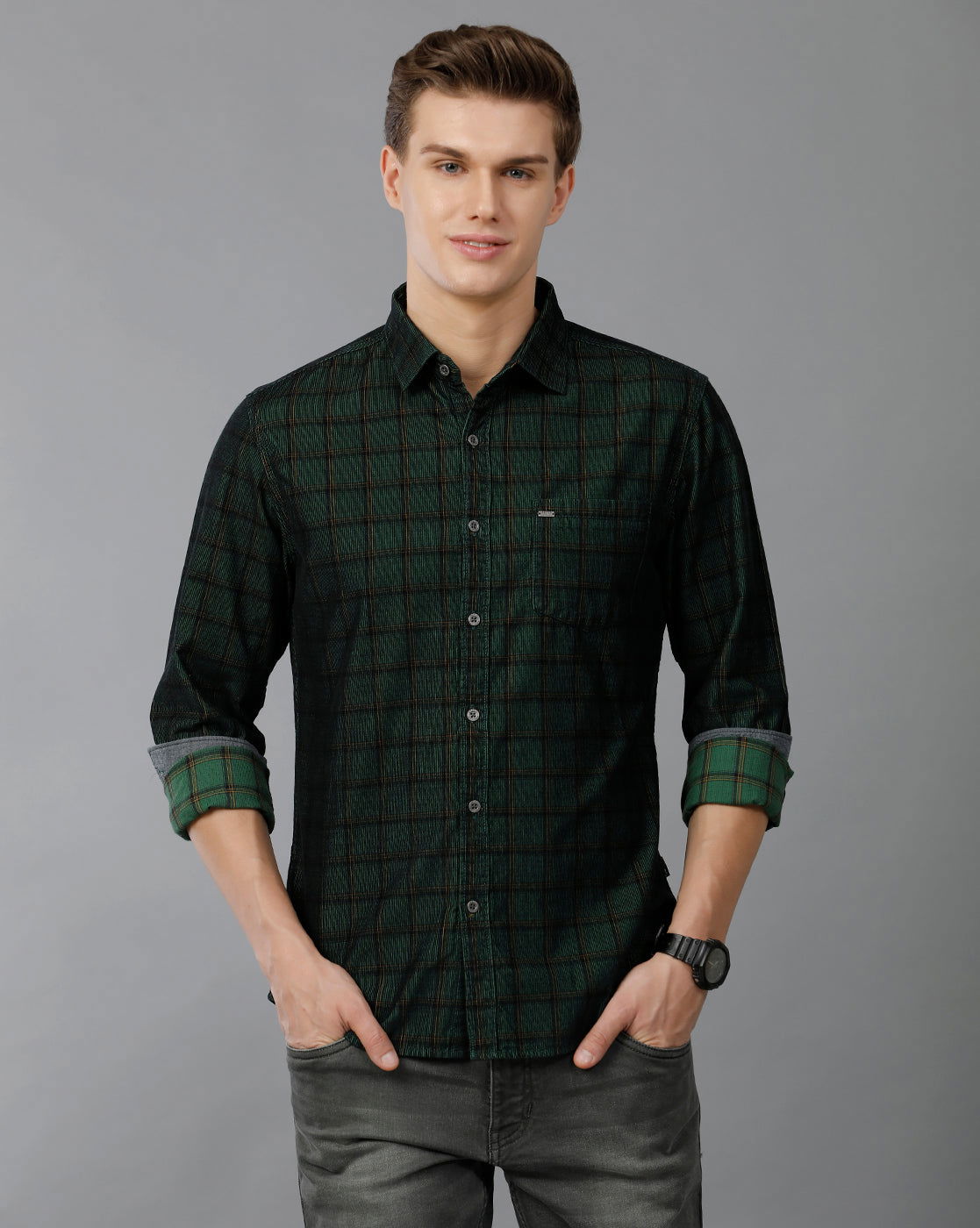 IDENTITI Men Slim Fit Regular Collar Checks Shirt In Dark Green
