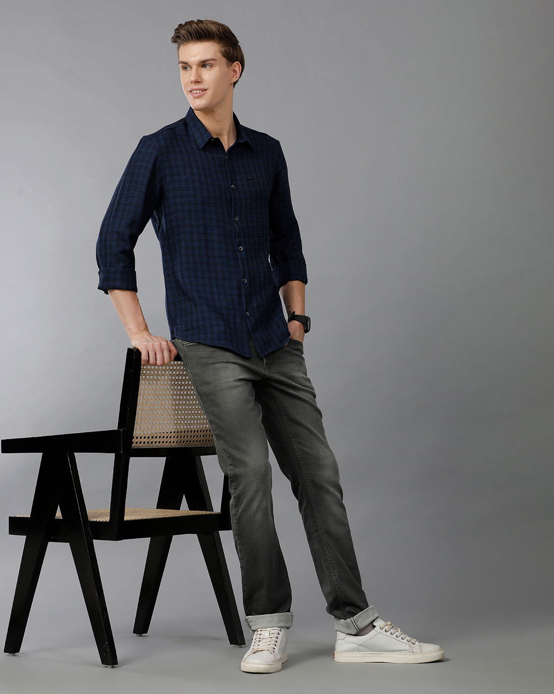 IDENTITI Men Slim Fit Regular Collar Checks Shirt In Navy