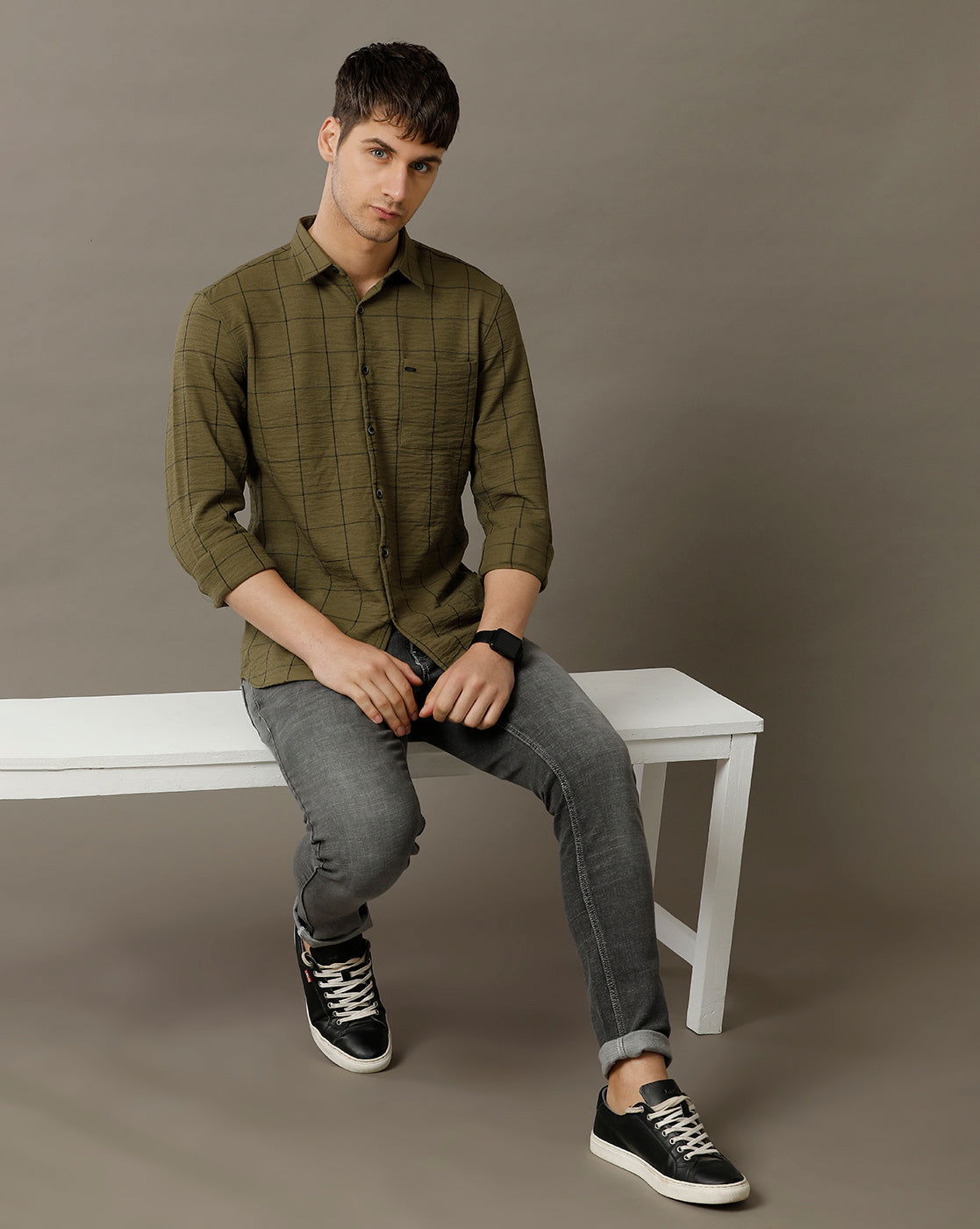 IDENTITI Men Slim Fit Regular Collar Checks Shirt In Olive Green.