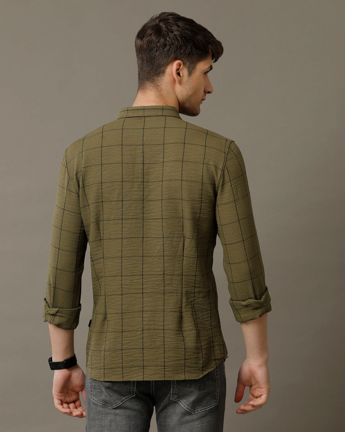 IDENTITI Men Slim Fit Regular Collar Checks Shirt In Olive Green.