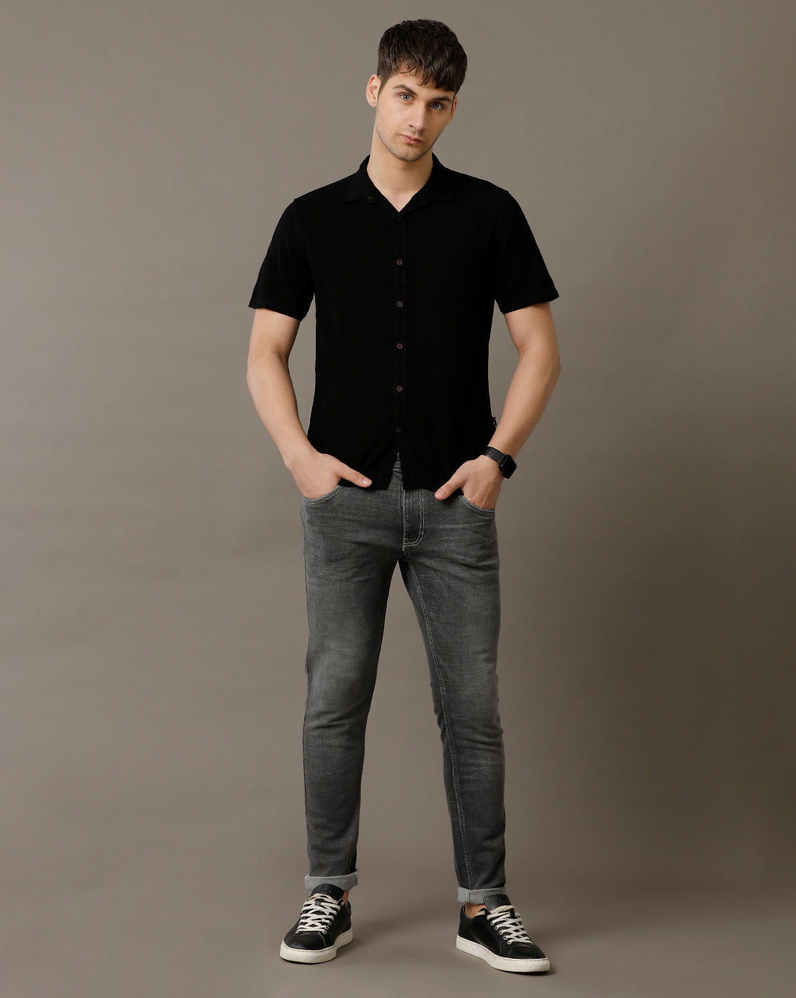 IDENTITI Men Slim Fit Regular Collar Solid Shirt In Black.