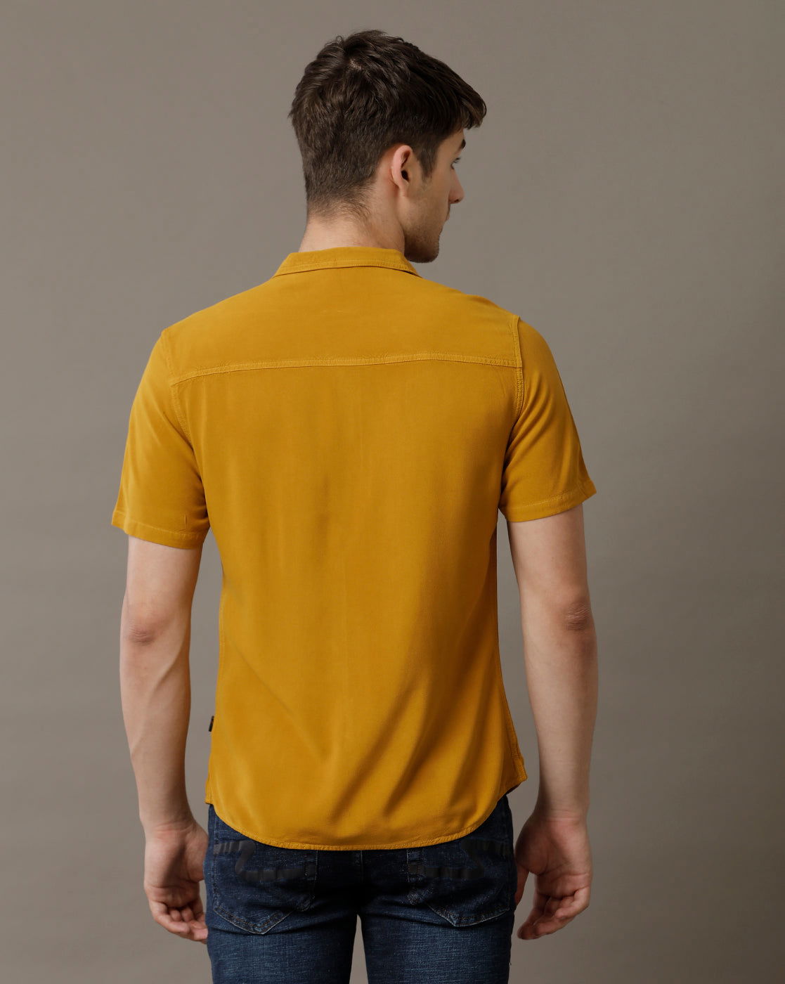 IDENTITI Men Slim Fit Regular Collar Solid Shirt In Mustard.