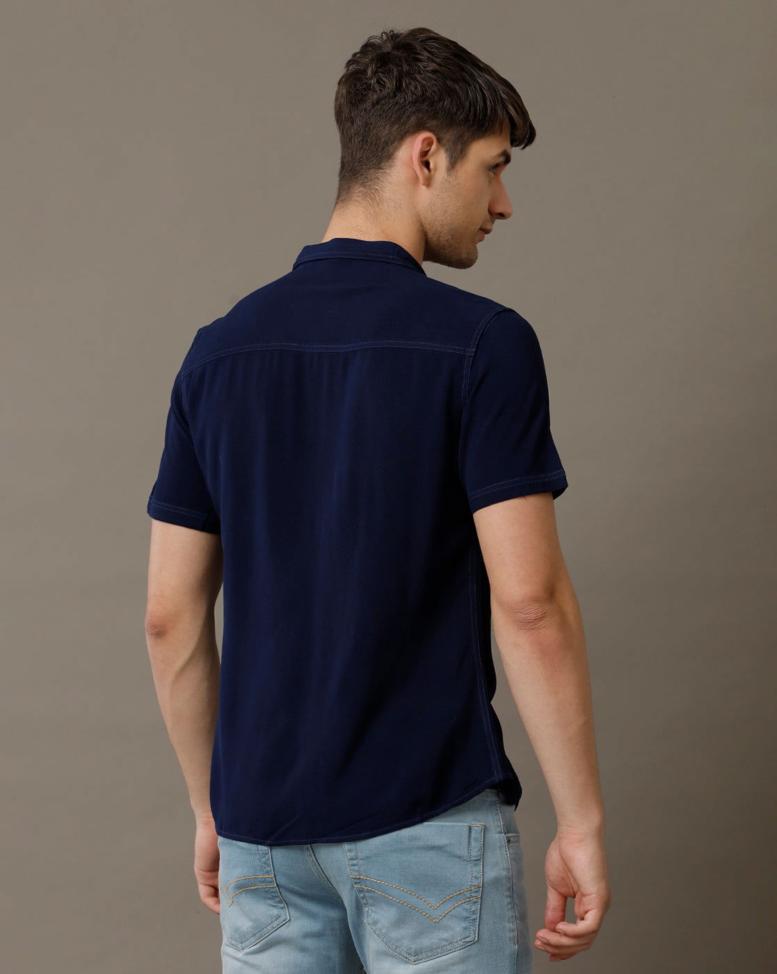 IDENTITI Men Slim Fit Regular Collar Solid Shirt In Navy.