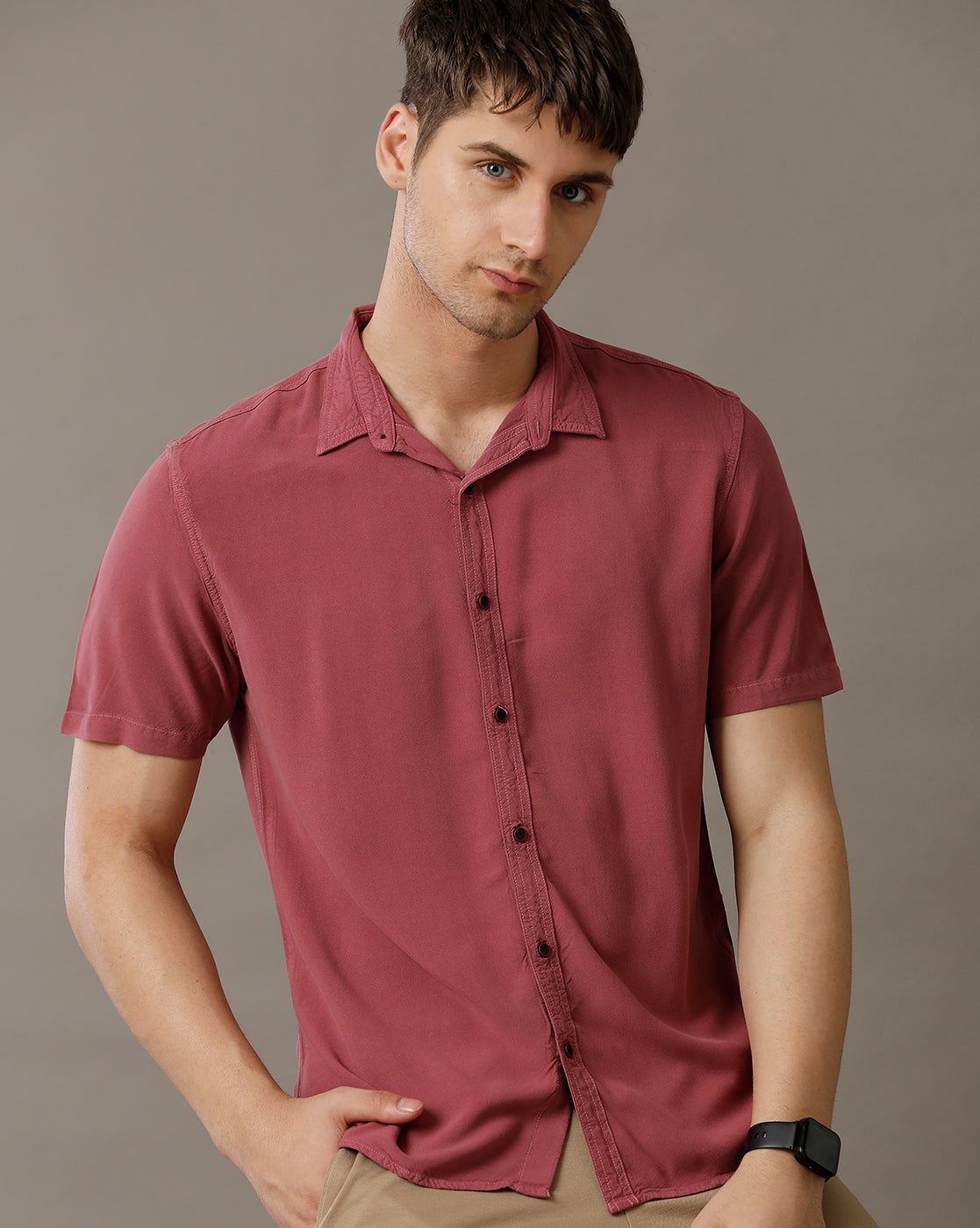 IDENTITI Men Slim Fit Regular Collar Solid Shirt In Peach.