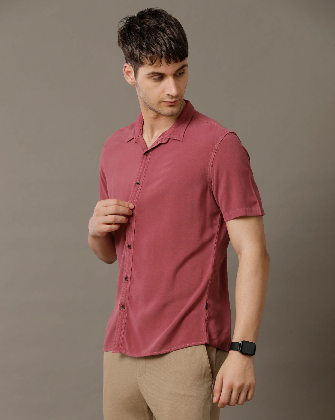 IDENTITI Men Slim Fit Regular Collar Solid Shirt In Peach.