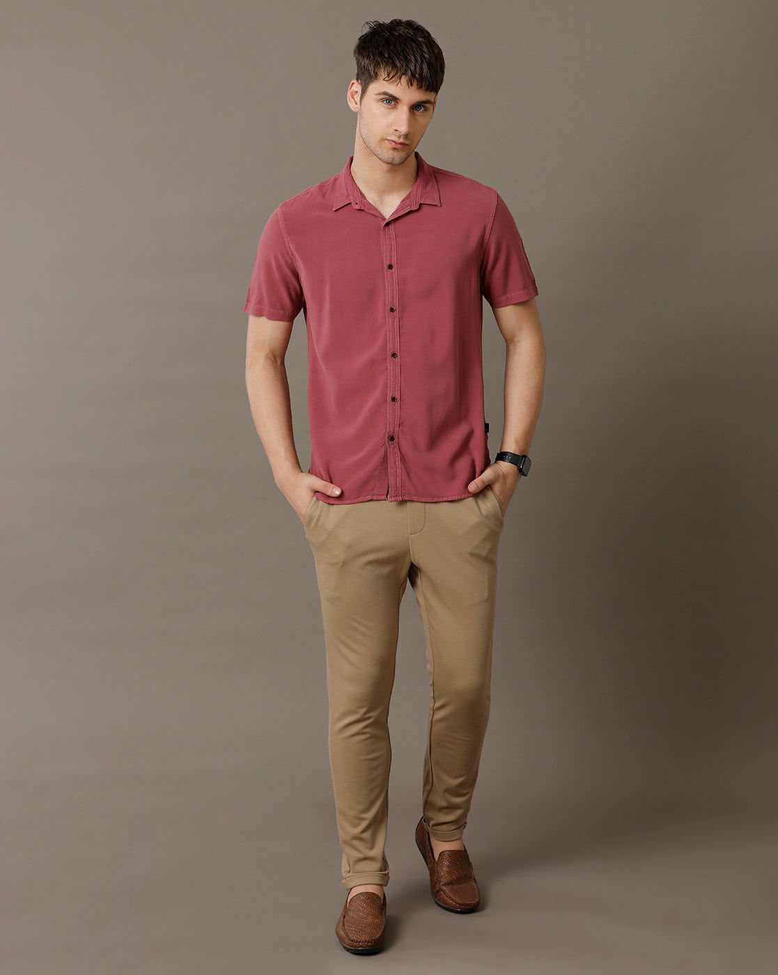 IDENTITI Men Slim Fit Regular Collar Solid Shirt In Peach.