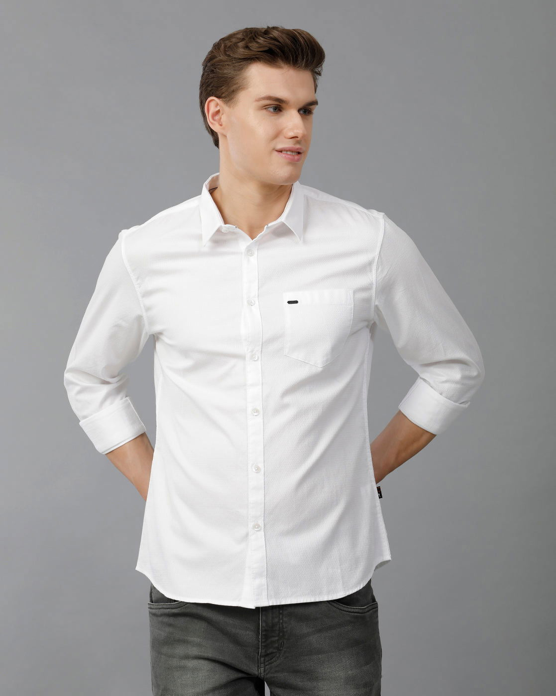 IDENTITI Men Slim Fit Regular Collar Solid Shirt In White