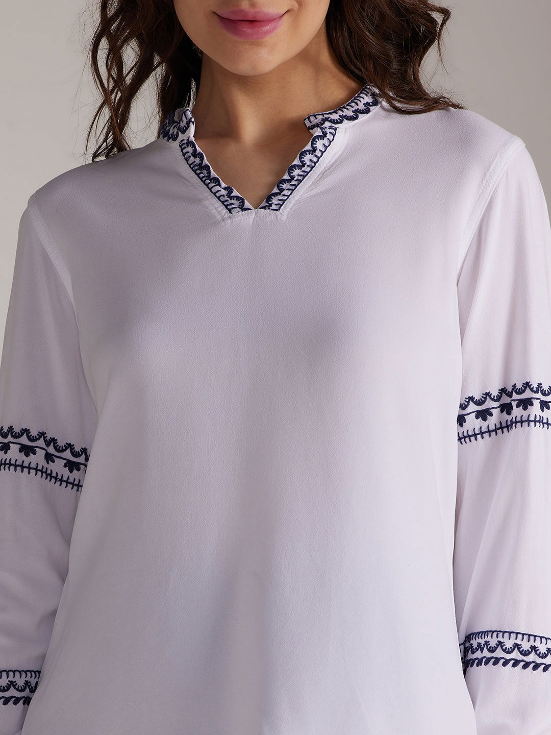 Identiti Women Solid Indo Western Embroidered Tunic - White.