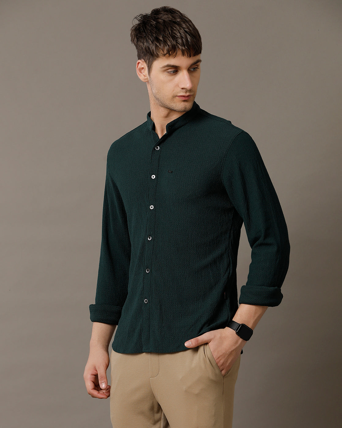 IDENTITI Men Slim Fit Mandarin Collar Solid Shirt In Green.