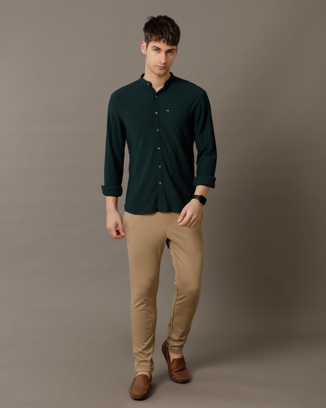 IDENTITI Men Slim Fit Mandarin Collar Solid Shirt In Green.