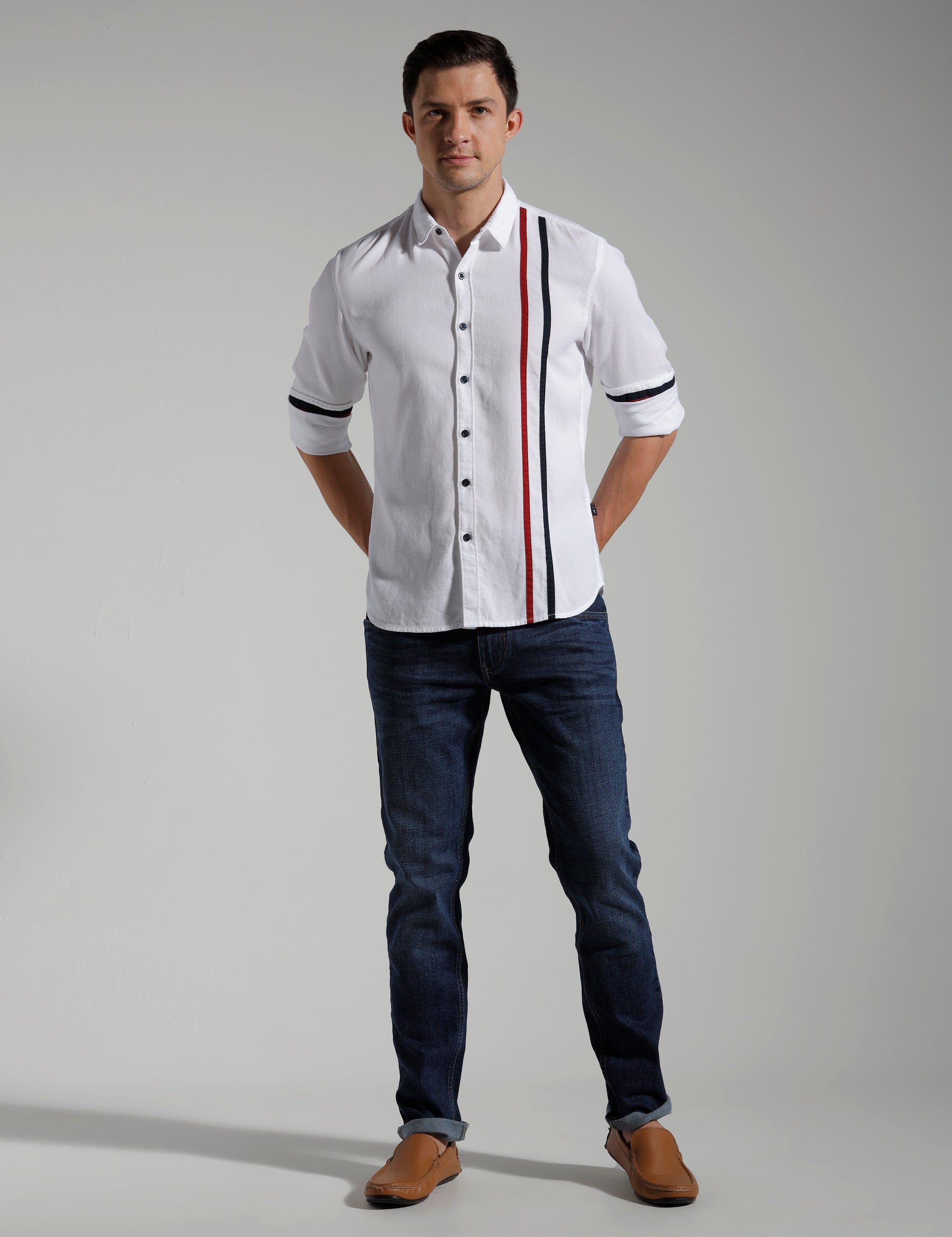 IDENTITI Men Slim Fit Regular Collar Solid Shirt In White