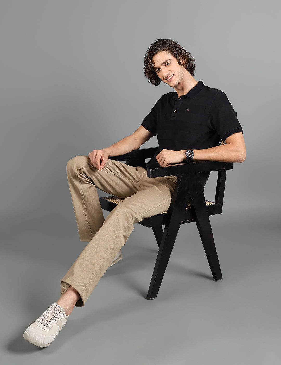 IDENTITI Men Slim Fit Regular Collar Solid T-Shirt In Black.