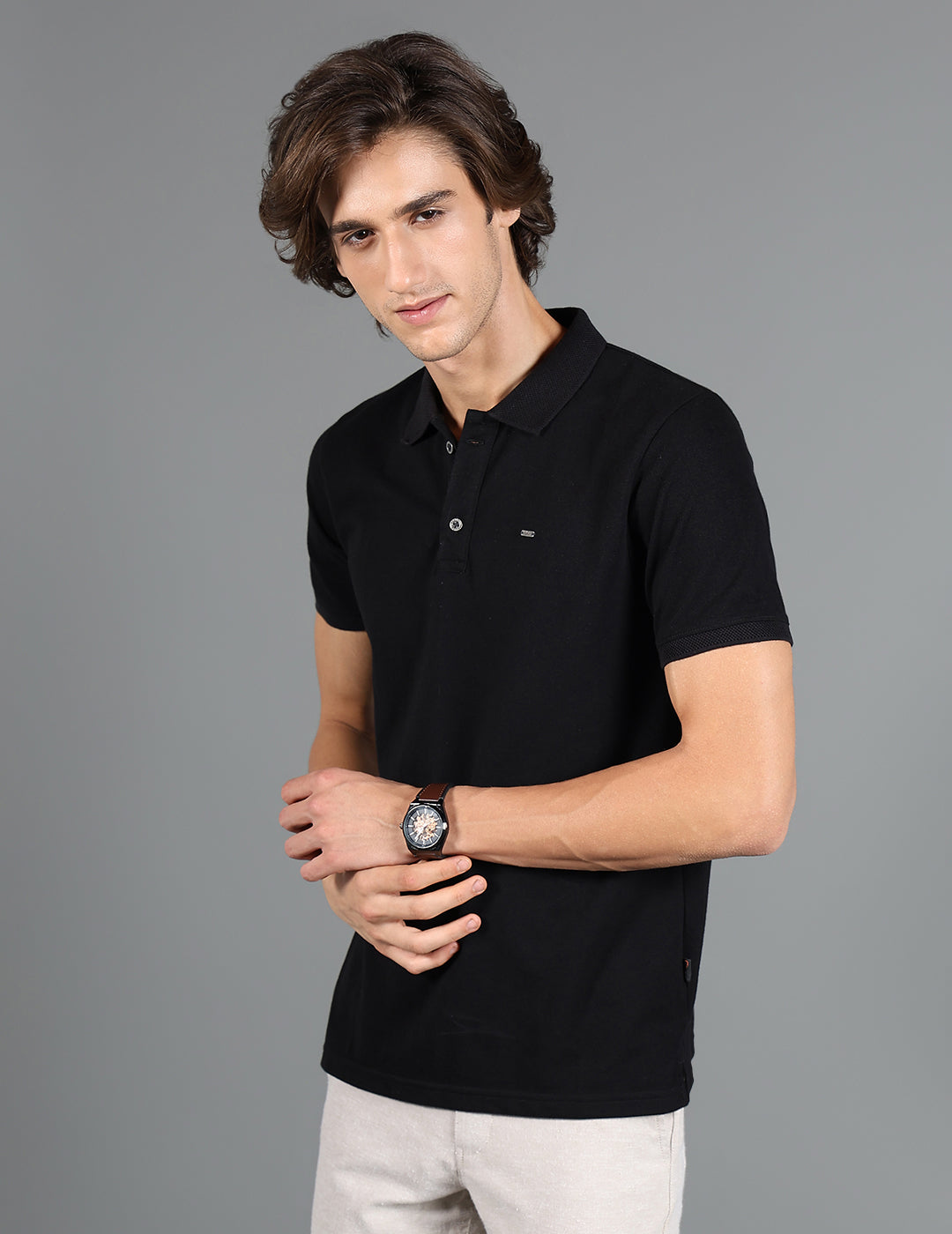 IDENTITI Men Slim Fit Regular Collar Solid T-Shirt In Black.