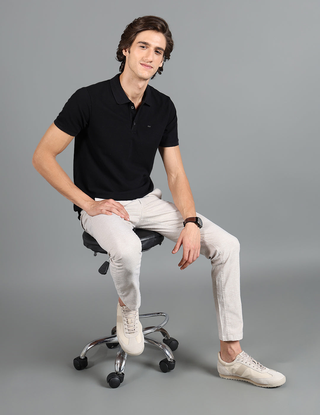 IDENTITI Men Slim Fit Regular Collar Solid T-Shirt In Black.
